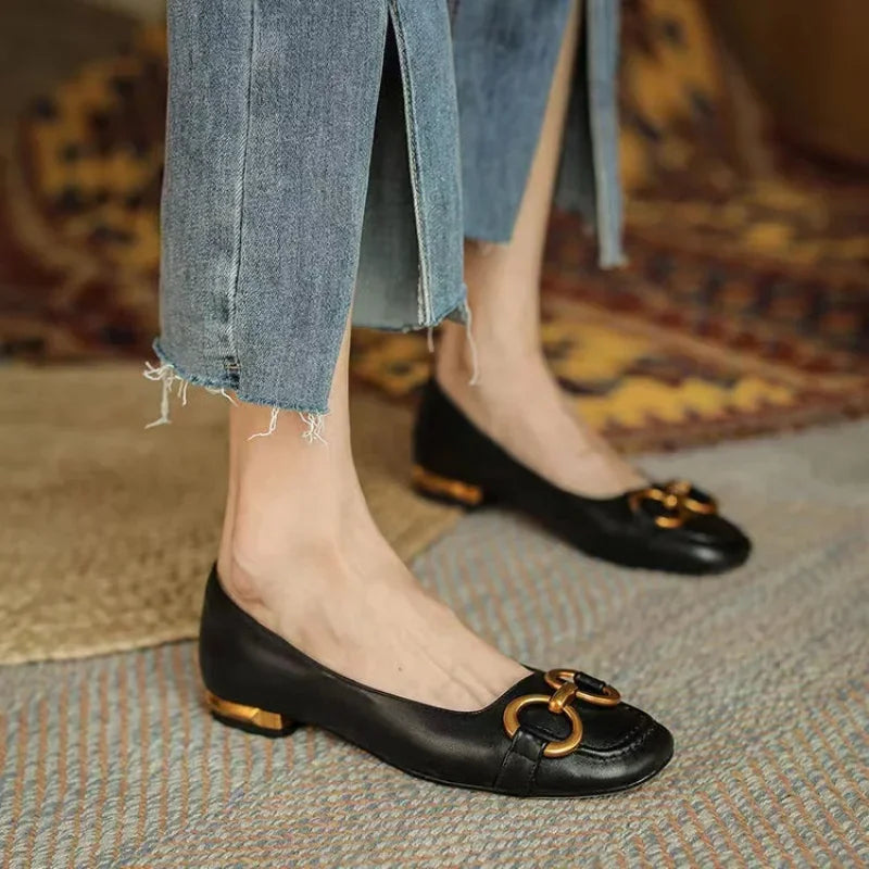 Black / 10
