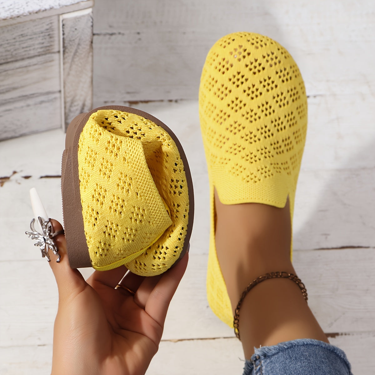Bright Yellow / 10