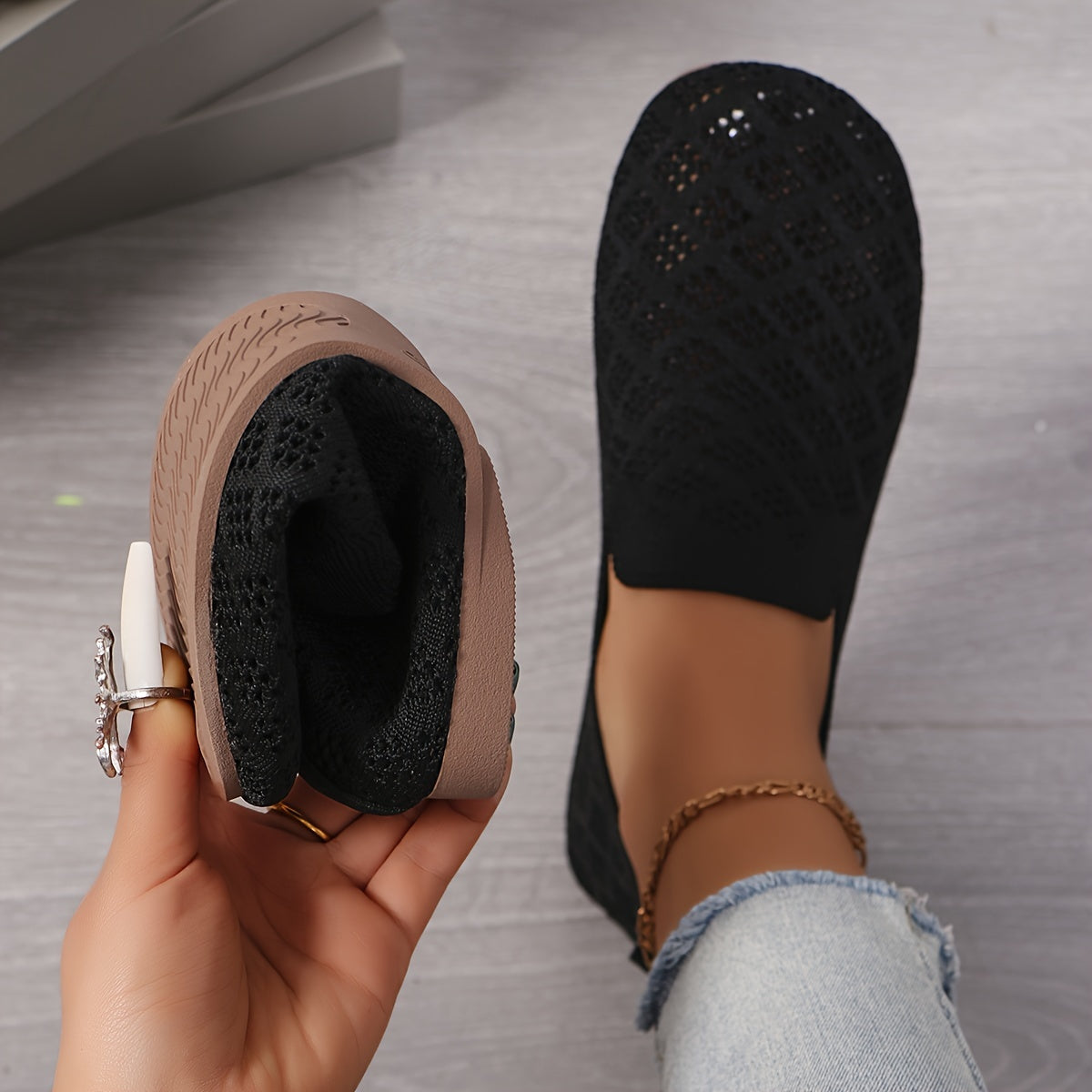 Black / 10